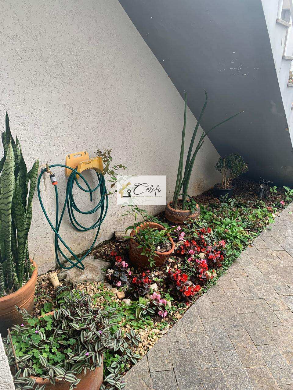 Casa à venda em São Paulo, Horto, com 2 quartos, 65m² - Calefi Imóveis