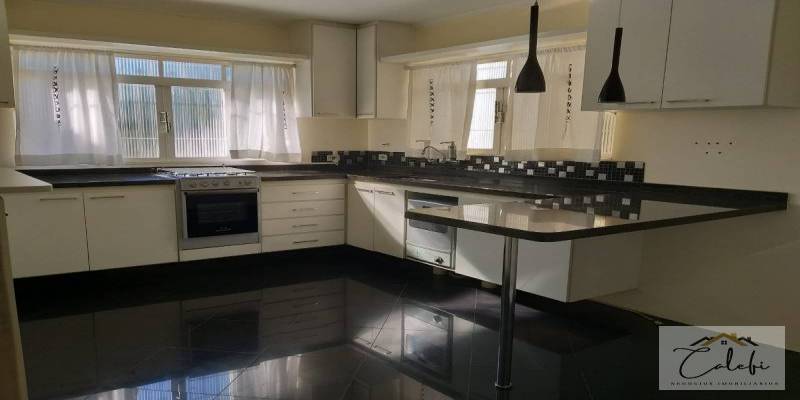 Sobrado com 3 quartos, 350m², à venda em São Paulo, Vila Mazzei - Calefi Imóveis